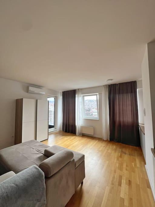 Flat In With A Garage Apartment *